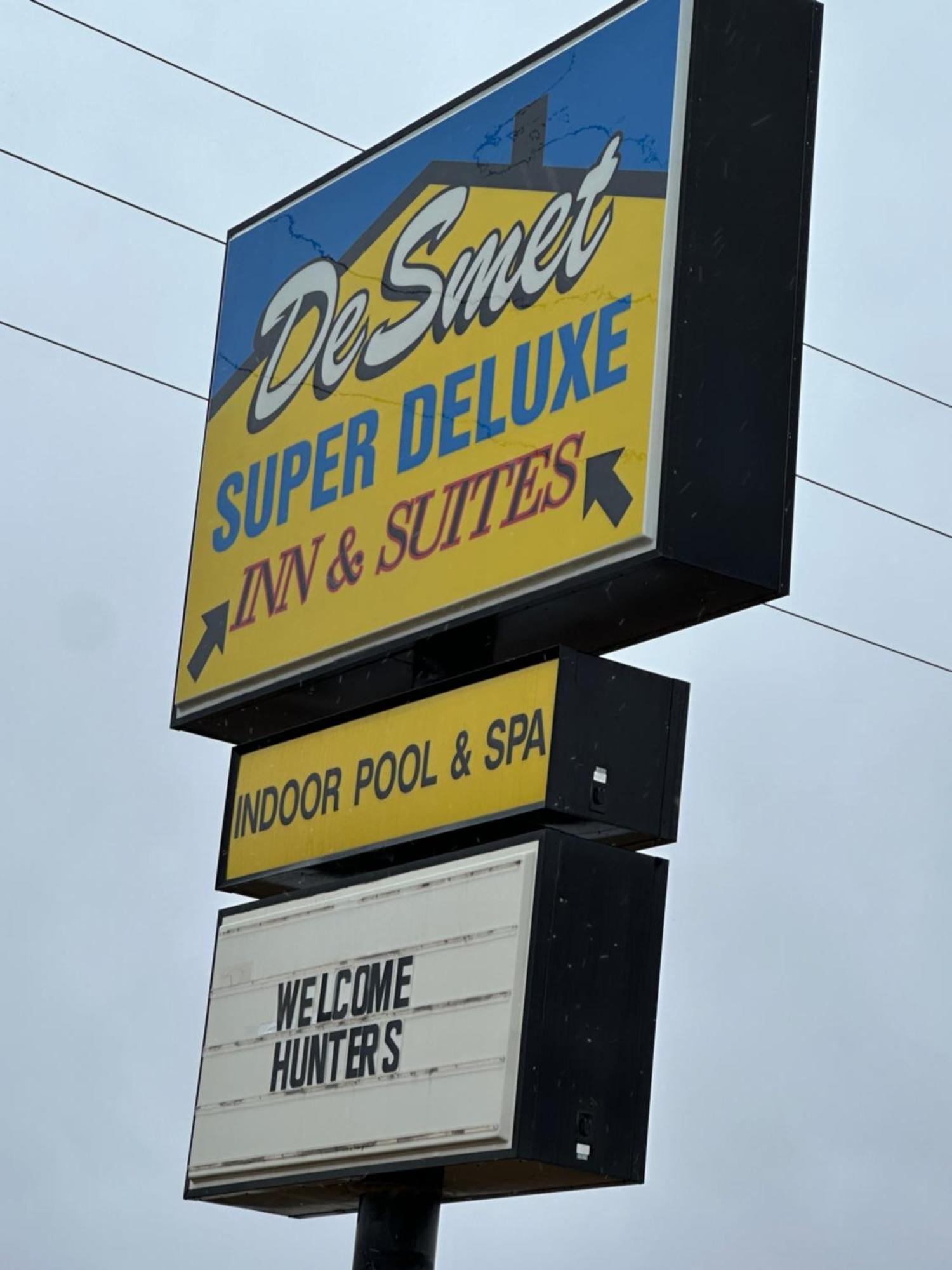 De Smet Super Deluxe Inn & Suites Exterior photo