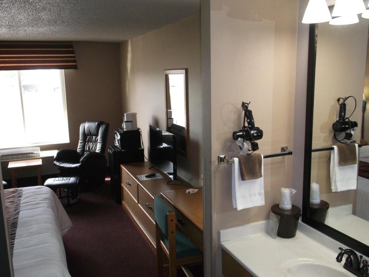De Smet Super Deluxe Inn & Suites Exterior photo